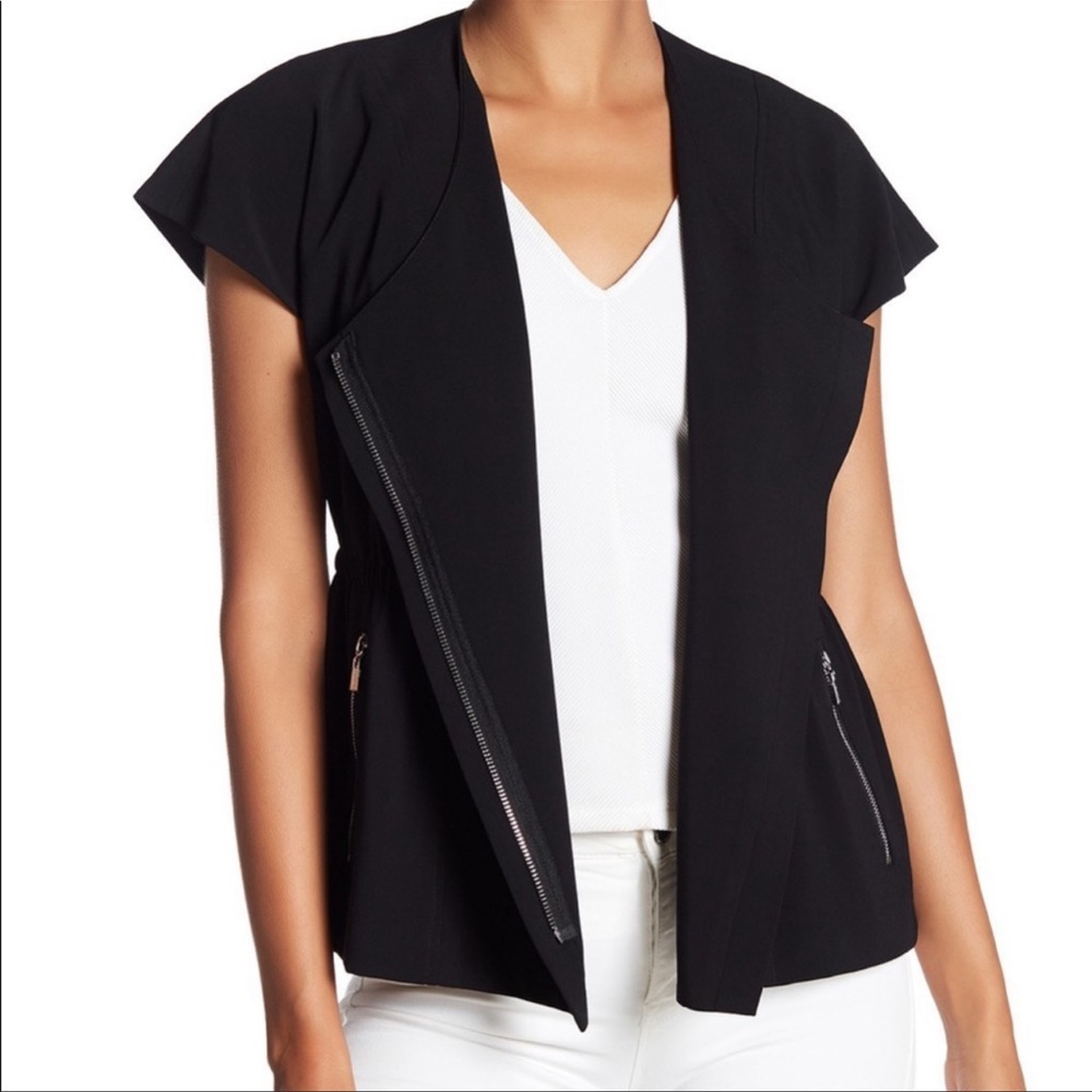 Laundry by Shelli Segal Cap Sleeve Moto Jacket 
Size 8
Excellent condition